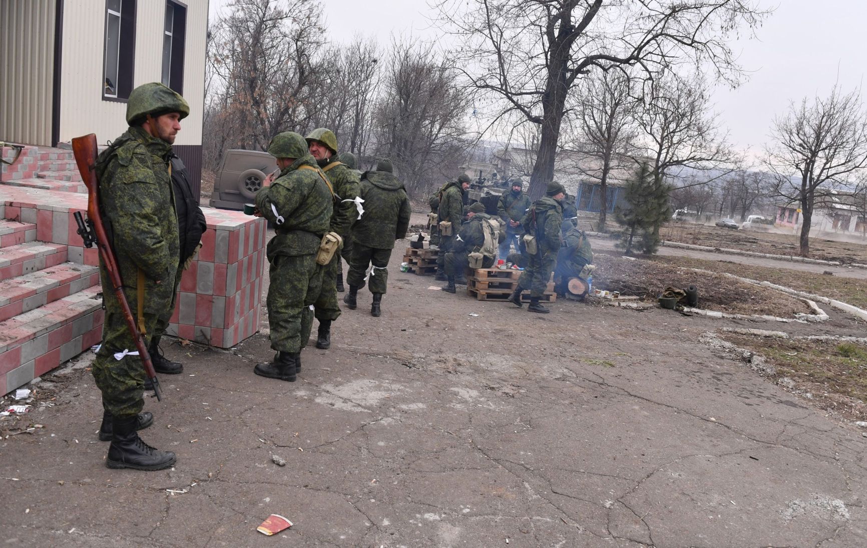 A mobilized soldier from the “DNR” and “LNR” formations with a Mosin-Nagant rifle, spring 2022.